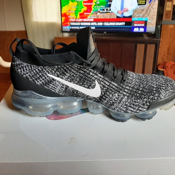 Shoes - Picture 3 of 4